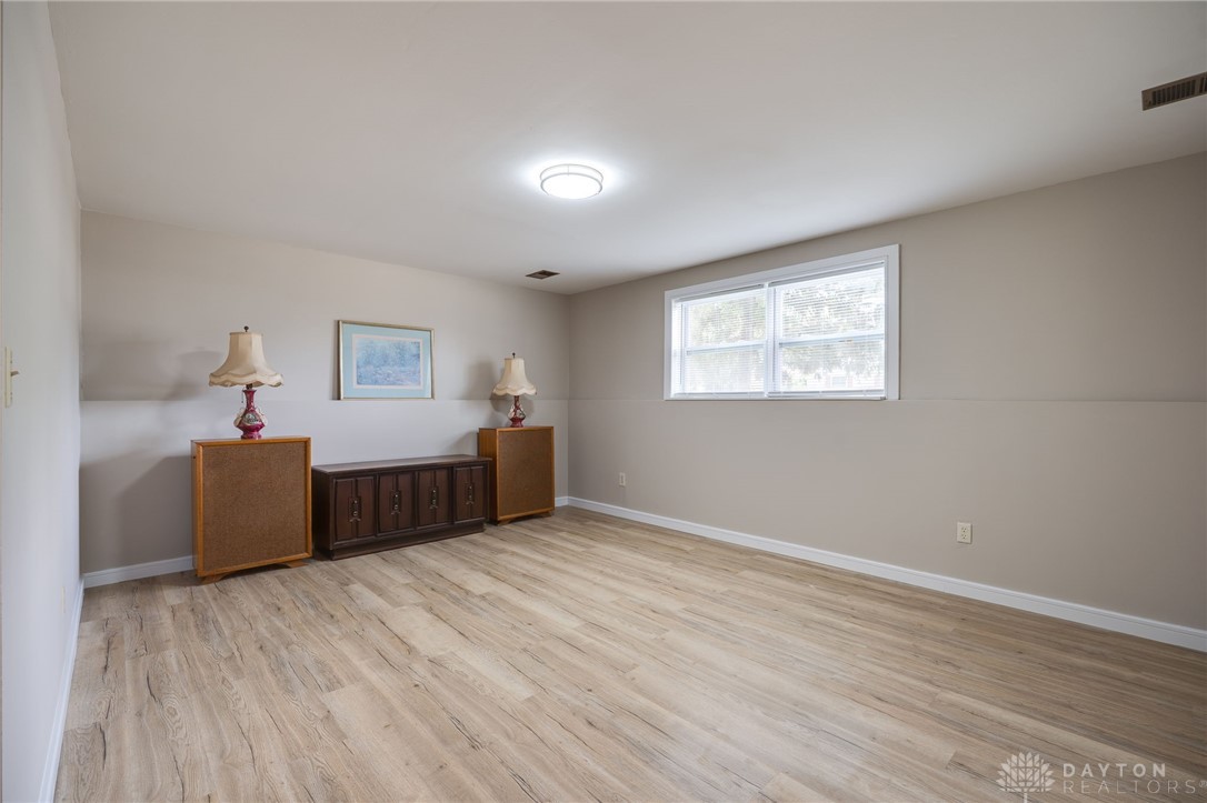 Dayton, Ohio 45431, United States, 5 Bedrooms Bedrooms, ,3 BathroomsBathrooms,Residential,Active,211471