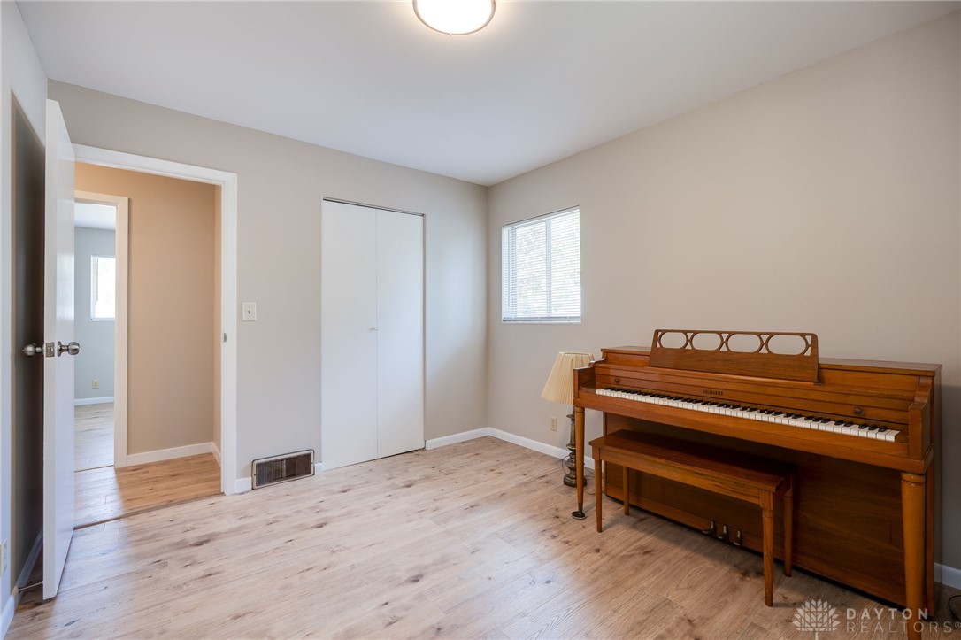 Dayton, Ohio 45431, United States, 5 Bedrooms Bedrooms, ,3 BathroomsBathrooms,Residential,Active,211471