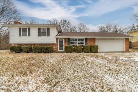 Photo of 42 Ramsey Drive, Hamilton, OH 45013 (MLS # 952779)