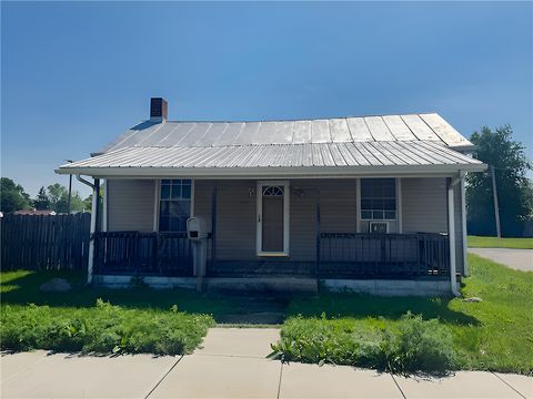 Photo of 900 N Maple Street, Eaton, OH 45320 (MLS # 958718)