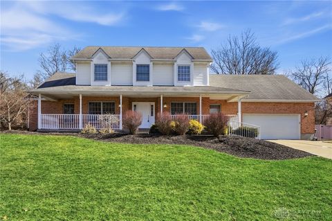 Photo of 1776 Thall Drive, Hamilton, OH 45013 (MLS # 952039)
