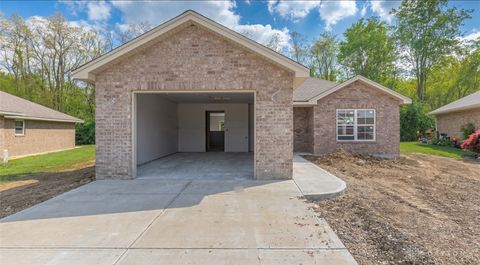 Photo of 137 Pebble Creek Drive, Eaton, OH 45320 (MLS # 957646)