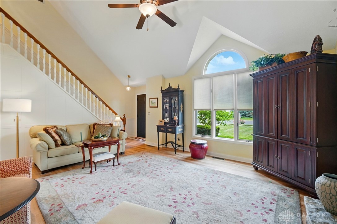 1528 Brook Park Drive, Troy, Ohio image 8