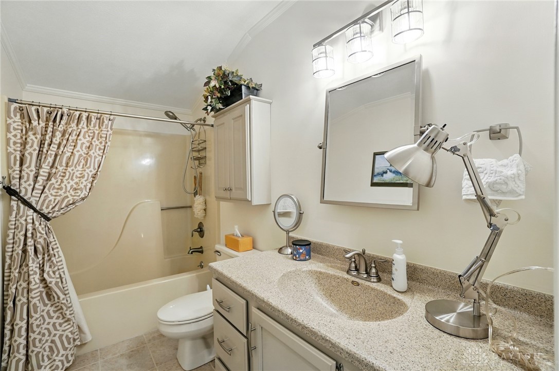 1528 Brook Park Drive, Troy, Ohio image 31