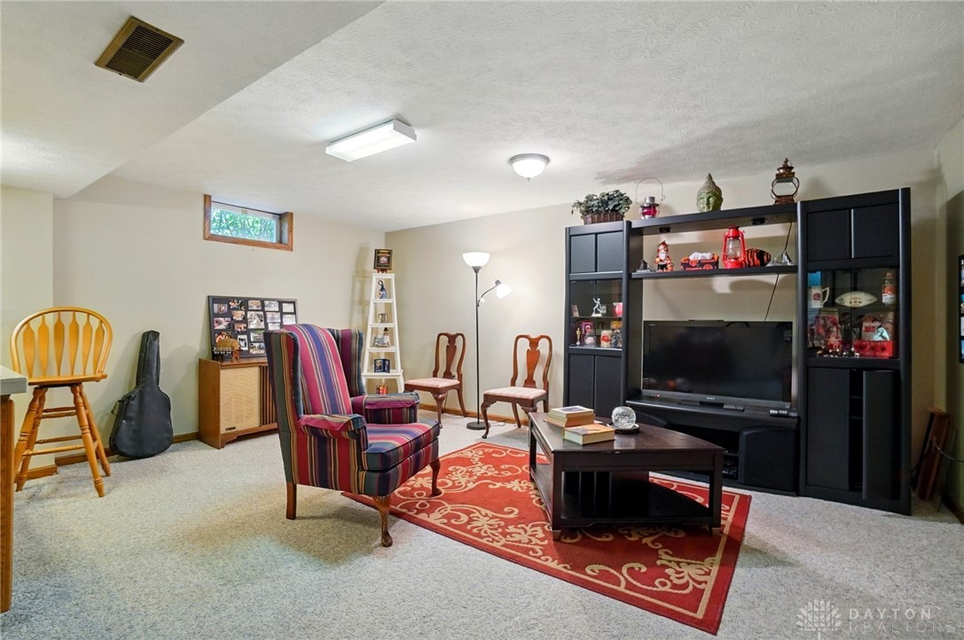 1528 Brook Park Drive, Troy, Ohio image 39