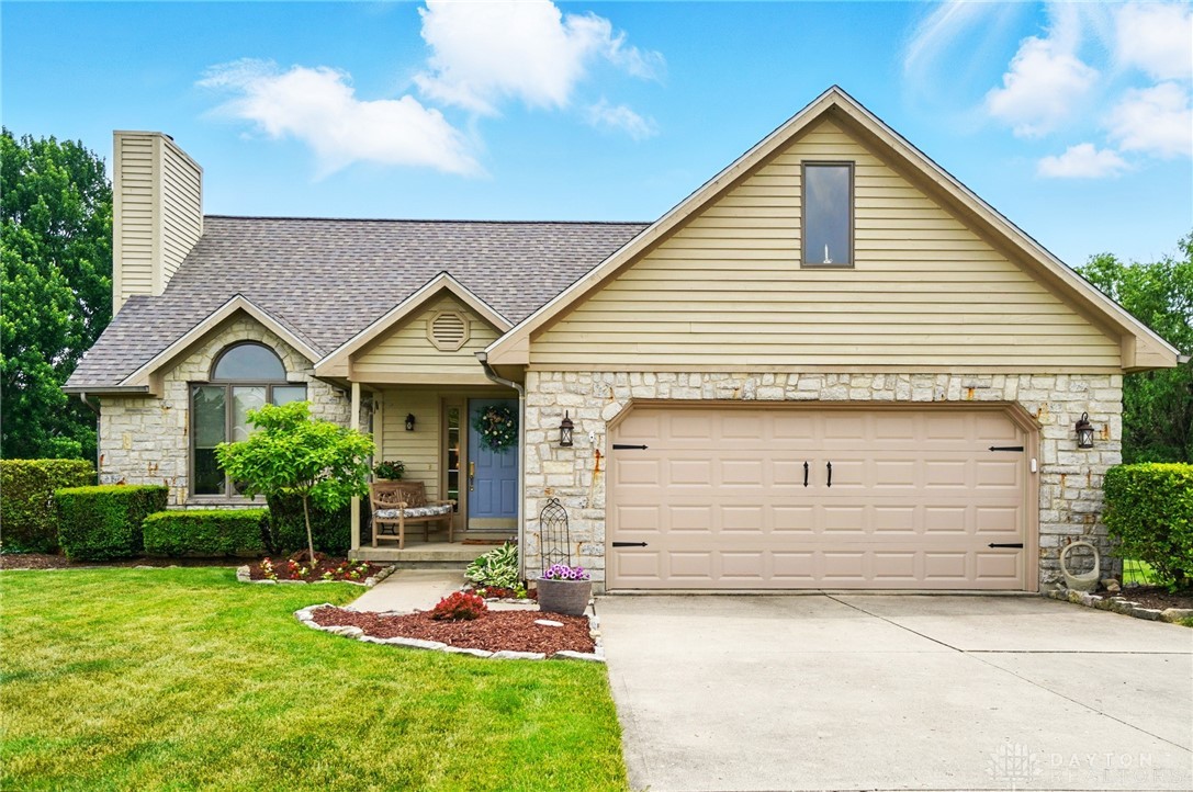 1528 Brook Park Drive, Troy, Ohio image 1
