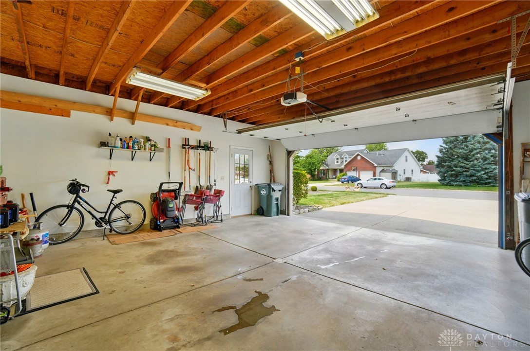 1528 Brook Park Drive, Troy, Ohio image 43