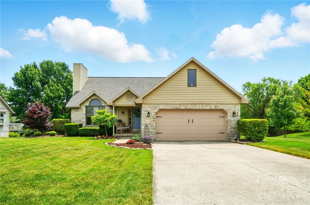 1528 Brook Park Drive, Troy, Ohio image 3