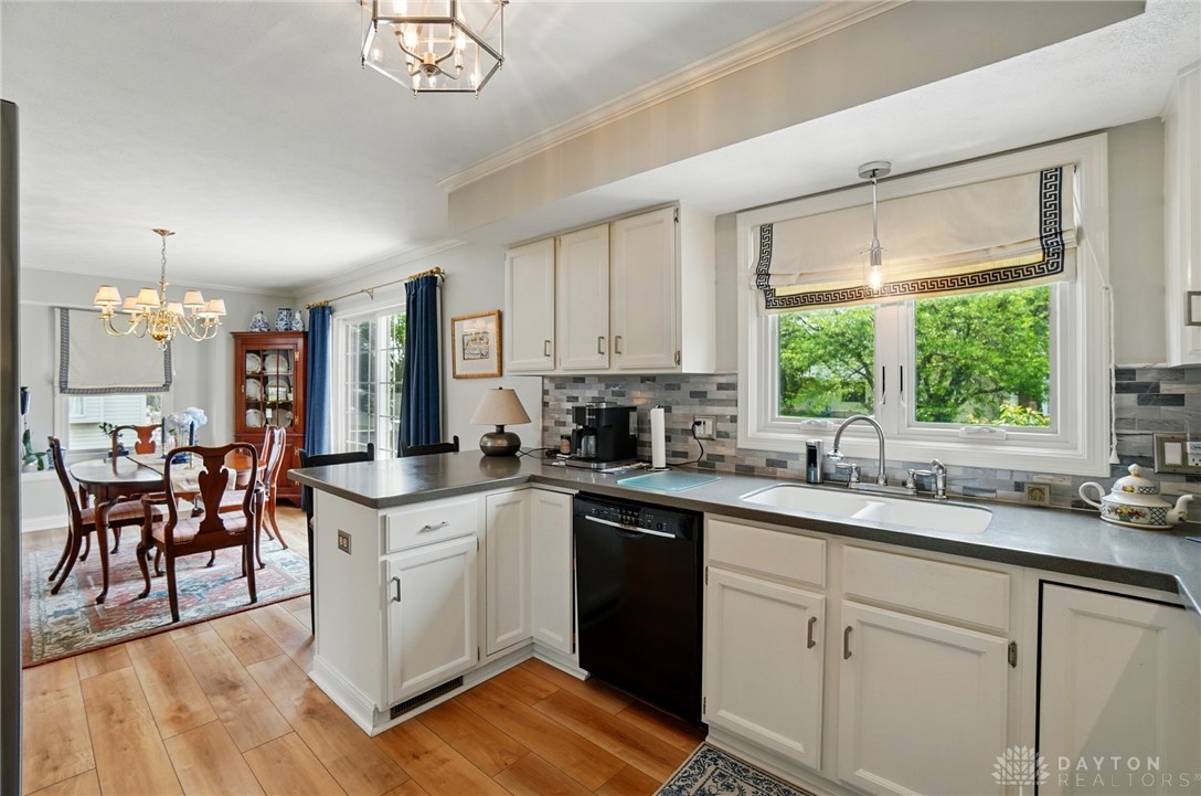 1528 Brook Park Drive, Troy, Ohio image 16