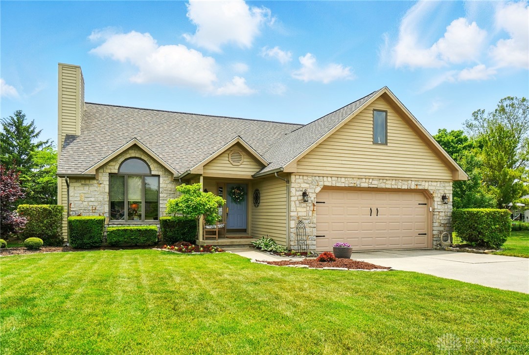 1528 Brook Park Drive, Troy, Ohio image 2