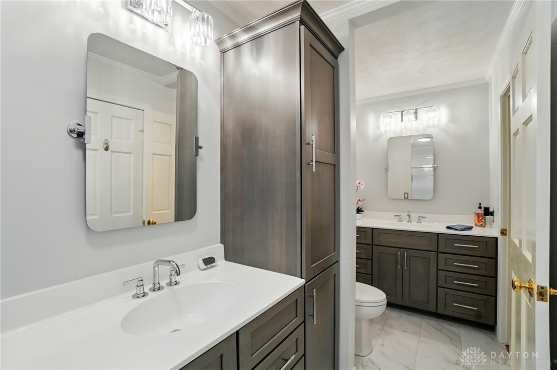 1528 Brook Park Drive, Troy, Ohio image 24