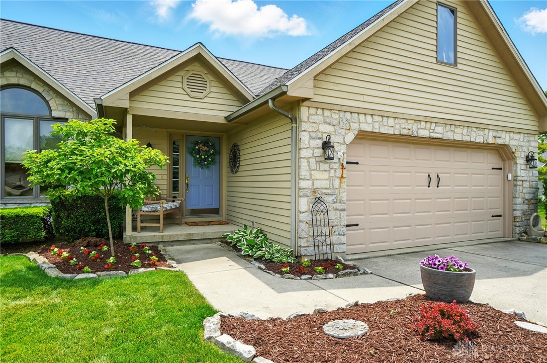 1528 Brook Park Drive, Troy, Ohio image 4