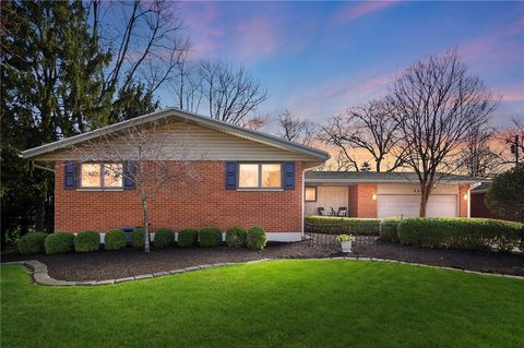 Homes For Sale - 220 N Garber Drive<br/> Tipp City, OH 45371