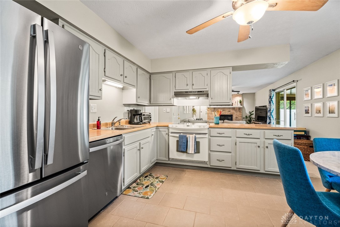 3113 Village Court, Beavercreek, Ohio image 9