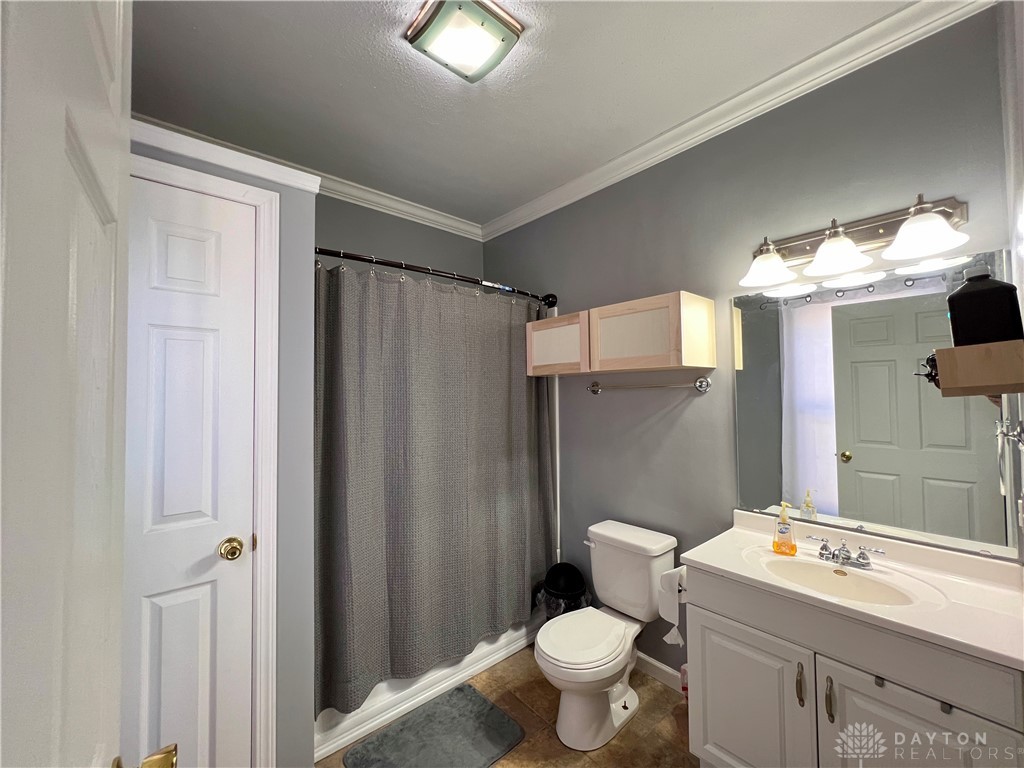 221 Harrison Street, Middletown, Ohio image 14