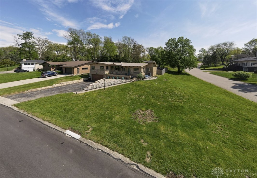 675 S Broadmoor Boulevard, Springfield, Ohio image 2