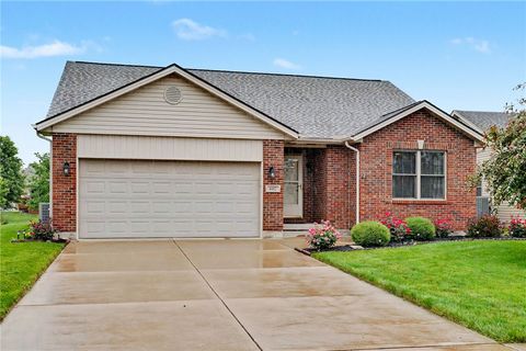Photo of 602 Meadowview Court, Carlisle, OH 45005 (MLS # 959949)