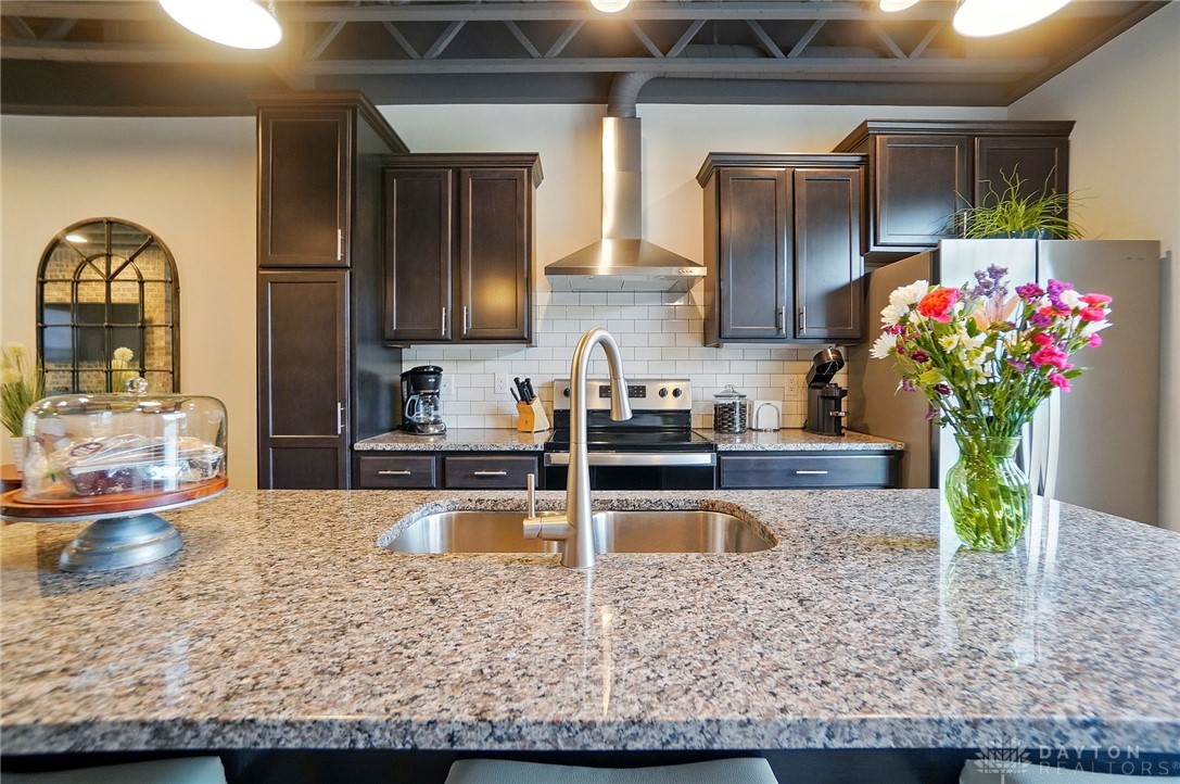 1205 Parklake Row, Springboro, Ohio image 17
