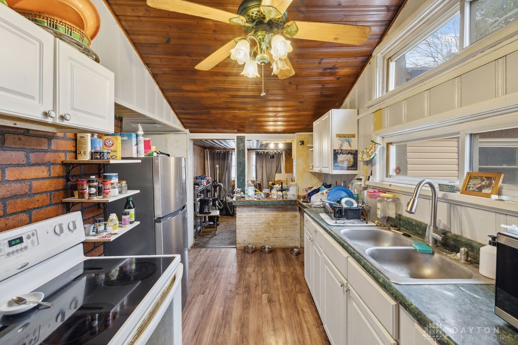 2099 Van Oss Drive, Beavercreek, Ohio image 8