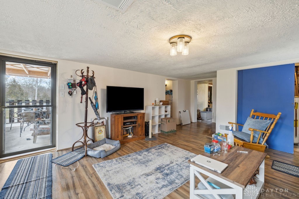 2099 Van Oss Drive, Beavercreek, Ohio image 6