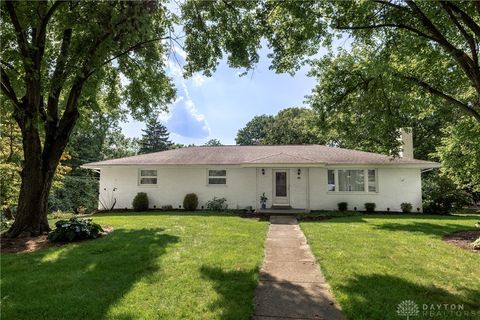 Photo of 129 Lamp Lighter Trail, Dayton, OH 45429 (MLS # 941963)
