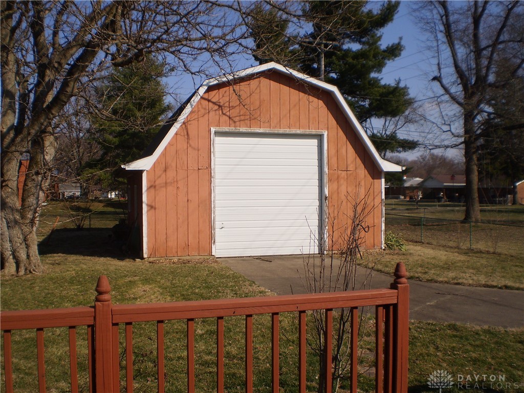1086 Grange Hall Road, Beavercreek, Ohio image 4