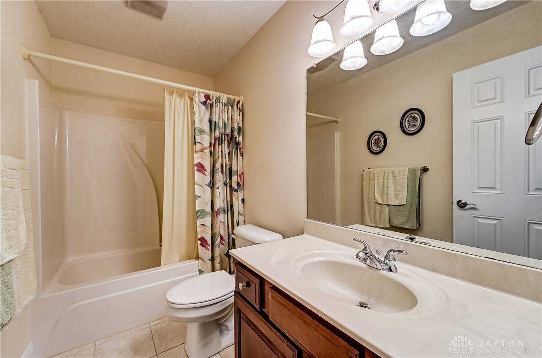 8955 Sycamore Trails Drive, Springboro, Ohio image 26