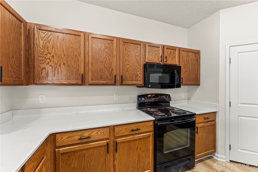 1319 Artesian Lane, Fairborn, Ohio image 18