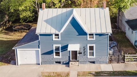 Photo of 555 E Sycamore Street, Miamisburg, OH 45342 (MLS # 955009)