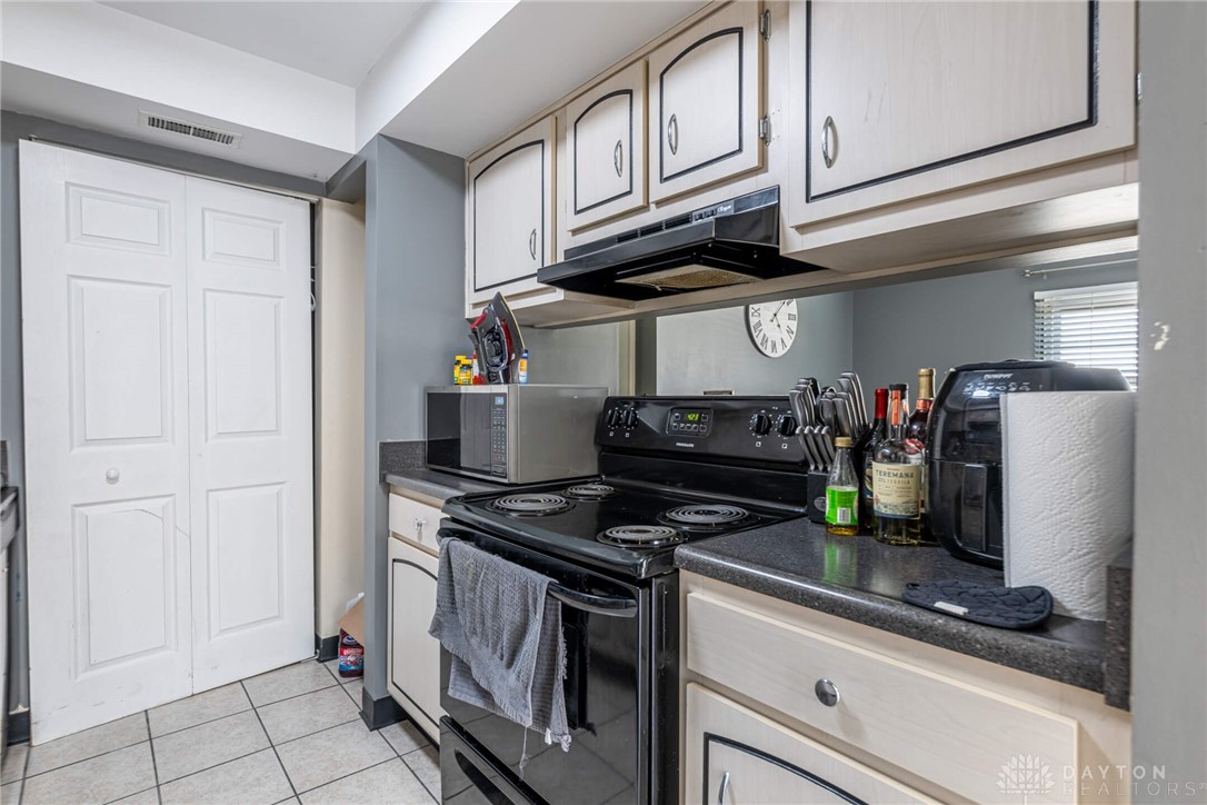 5515 Salem Bend Drive, Dayton, Ohio image 9