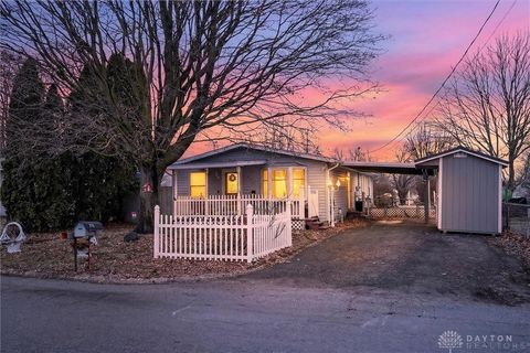 Photo of 251 E 1st Street, London, OH 43140 (MLS # 952363)