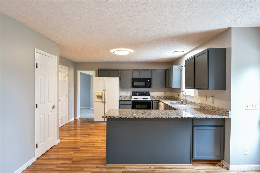 1363 Lamplighter Lane, Fairborn, Ohio image 7