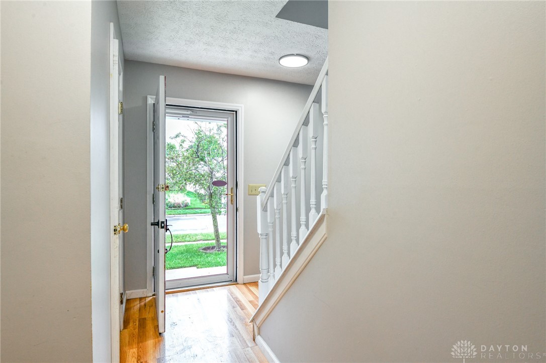 1363 Lamplighter Lane, Fairborn, Ohio image 2