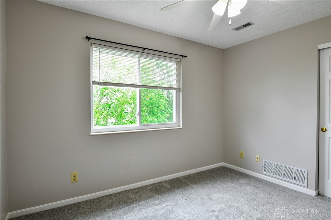 1363 Lamplighter Lane, Fairborn, Ohio image 18