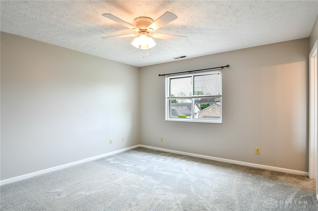 1363 Lamplighter Lane, Fairborn, Ohio image 28