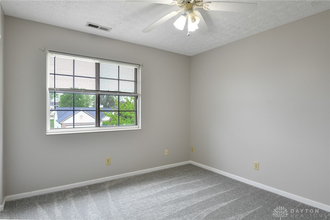 1363 Lamplighter Lane, Fairborn, Ohio image 16