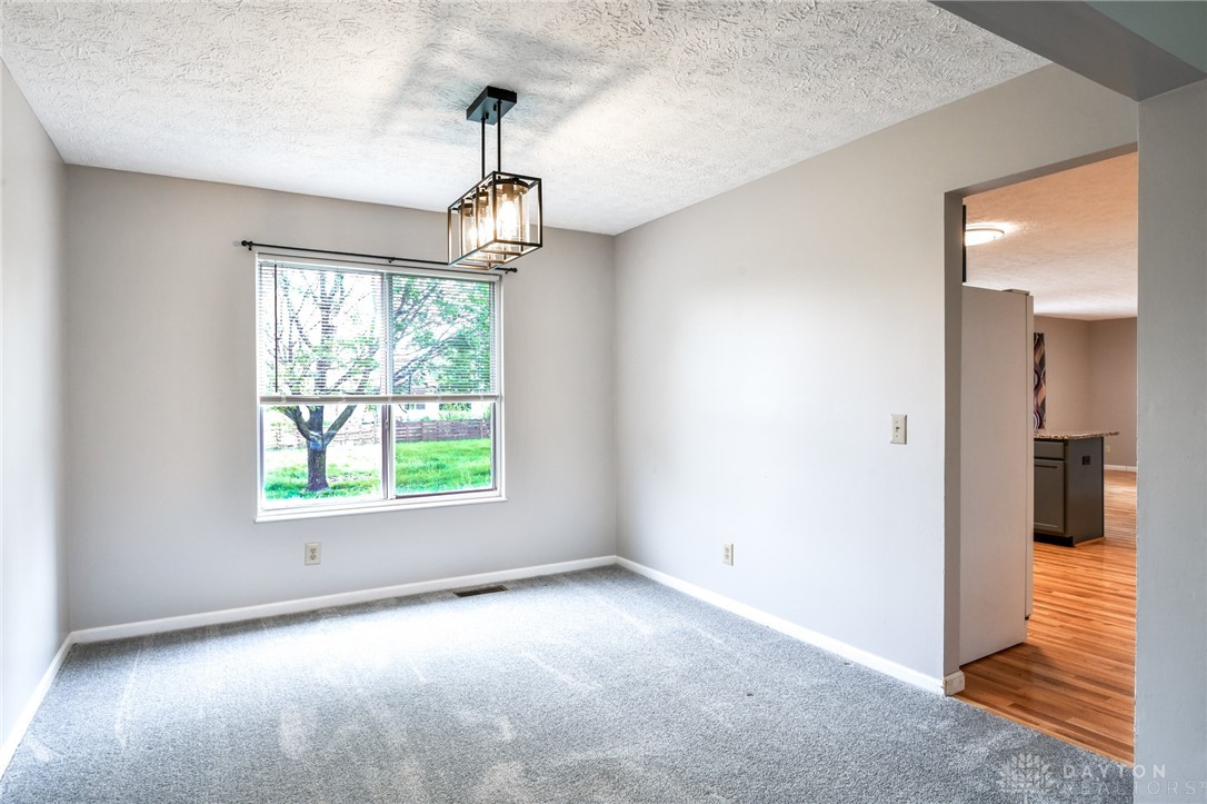 1363 Lamplighter Lane, Fairborn, Ohio image 33