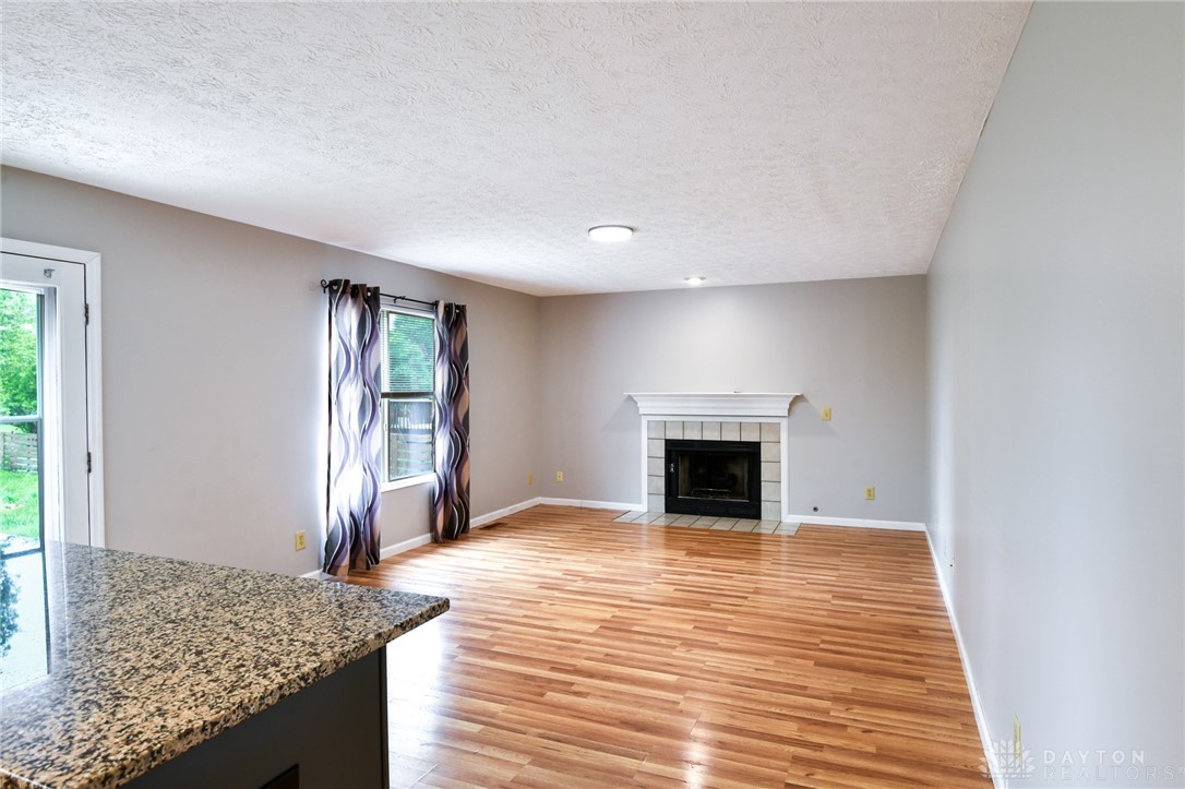 1363 Lamplighter Lane, Fairborn, Ohio image 4