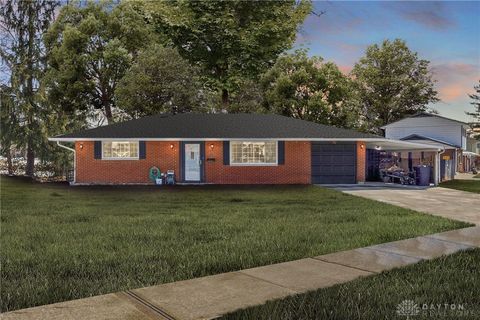 Photo of 10 Woods Road, Springboro, OH 45066 (MLS # 952334)