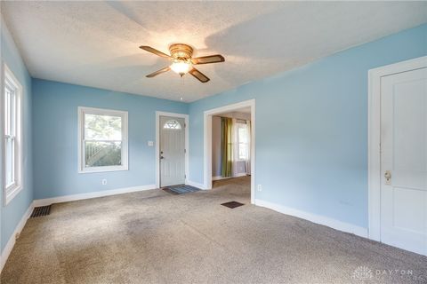 Tiny photo for 2702 Maplewood Avenue, Springfield, OH 45505 (MLS # 945535)
