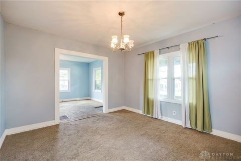 Tiny photo for 2702 Maplewood Avenue, Springfield, OH 45505 (MLS # 945535)