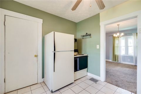 Tiny photo for 2702 Maplewood Avenue, Springfield, OH 45505 (MLS # 945535)