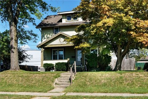 Tiny photo for 2702 Maplewood Avenue, Springfield, OH 45505 (MLS # 945535)
