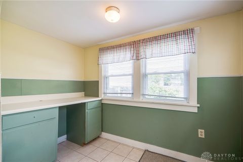 Tiny photo for 2702 Maplewood Avenue, Springfield, OH 45505 (MLS # 945535)