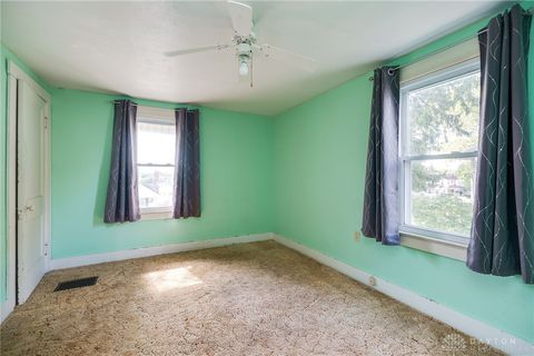 Tiny photo for 2702 Maplewood Avenue, Springfield, OH 45505 (MLS # 945535)