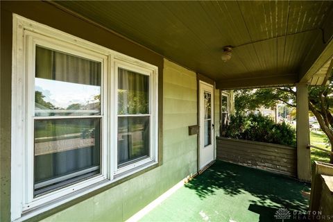 Tiny photo for 2702 Maplewood Avenue, Springfield, OH 45505 (MLS # 945535)