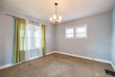 Tiny photo for 2702 Maplewood Avenue, Springfield, OH 45505 (MLS # 945535)