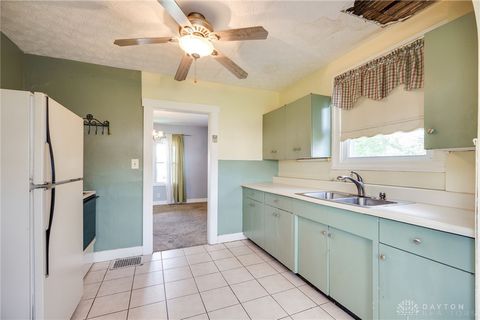 Tiny photo for 2702 Maplewood Avenue, Springfield, OH 45505 (MLS # 945535)