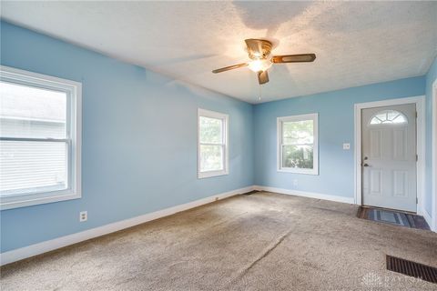 Tiny photo for 2702 Maplewood Avenue, Springfield, OH 45505 (MLS # 945535)