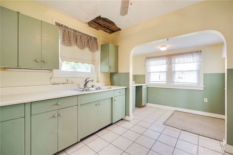 Tiny photo for 2702 Maplewood Avenue, Springfield, OH 45505 (MLS # 945535)